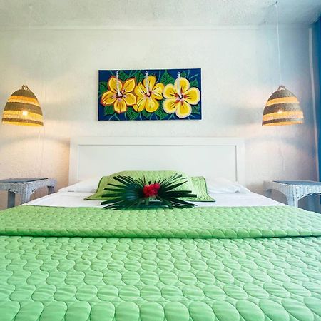 Greenwood Beach Resort Bailey Town  エクステリア 写真